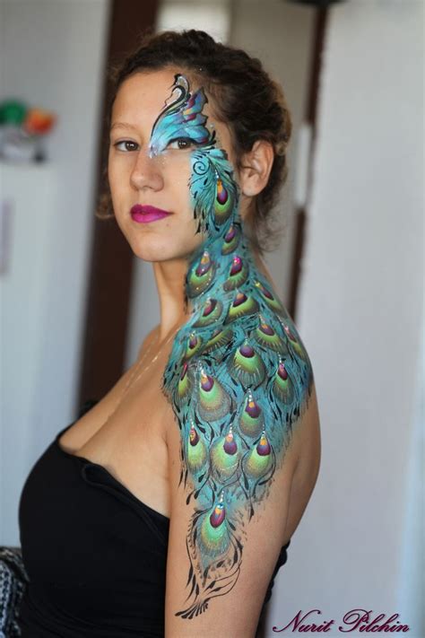 Category : Nude standing women with body painting